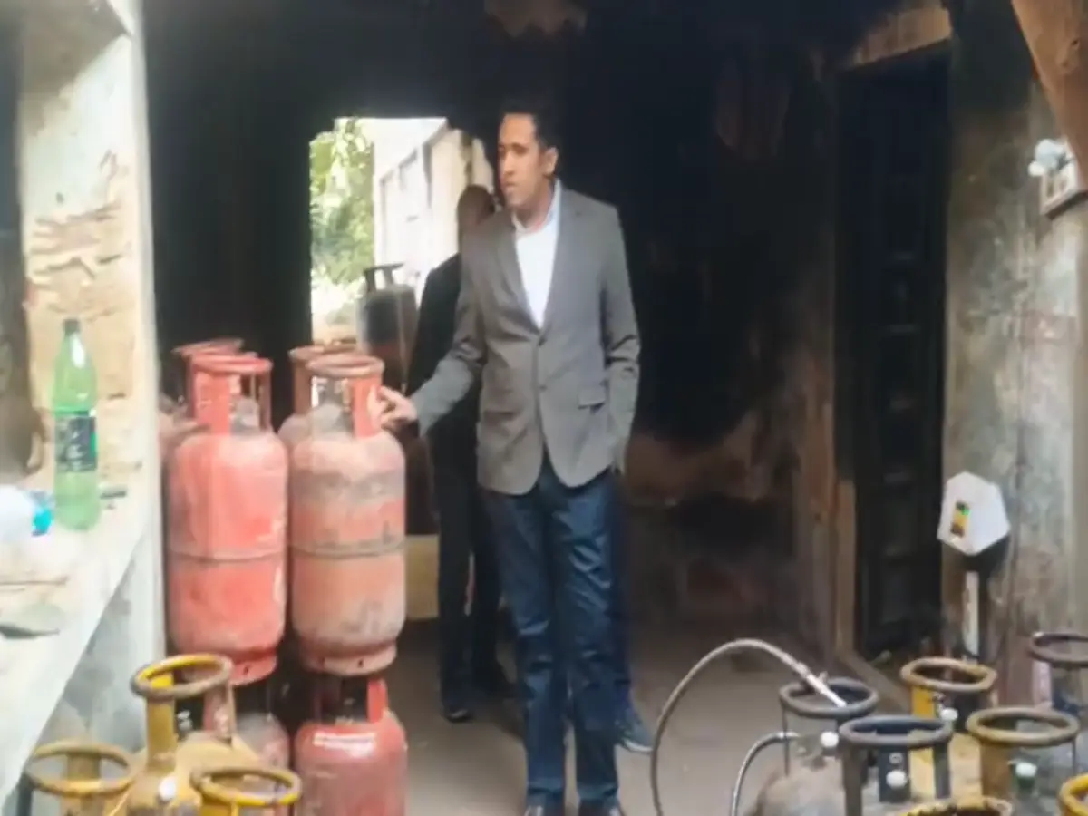 Jaipur: प्रशासन ने अवैध रिफलिंग की फैक्ट्री पर मारा छापा, पकड़े 235 से अधिक सिलेंडर