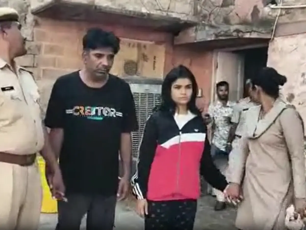 ज्वेलर को बेहोश कर 25 लाख की ज्वेलरी ले उड़ी महिला मित्र! अहमदाबाद से तीन आरोपी अरेस्ट