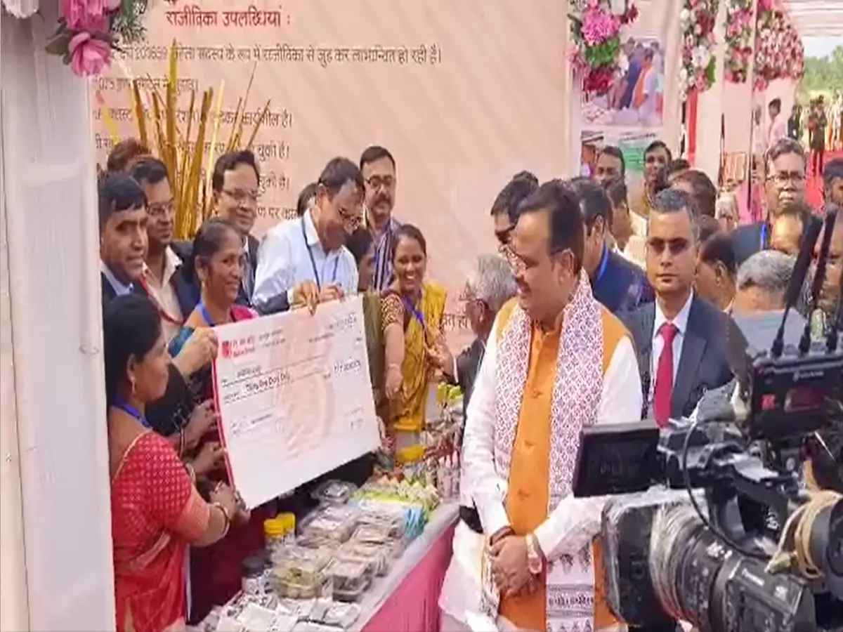बिरसा मुंडा जयंती पर CM की मेगा गिफ्ट लिस्ट! 204 करोड़ की बारिश, 12 हजार स्टूडेंट्स हुए मालामाल