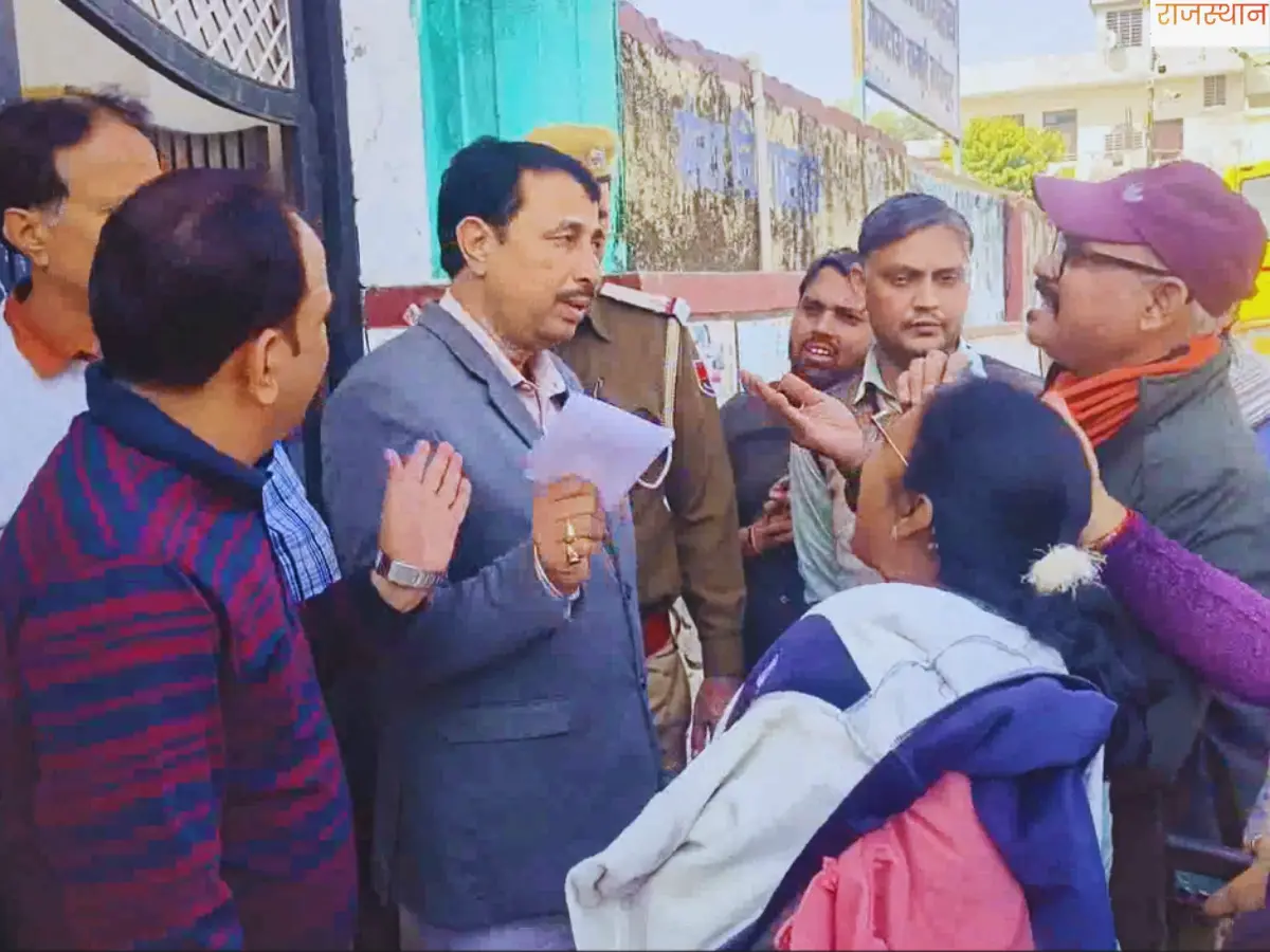 सवाई माधोपुर प्रतिभा खोज परीक्षा में हुई लापरवाही, रोते हुए बच्चों ने बताई DEO को सच्चाई