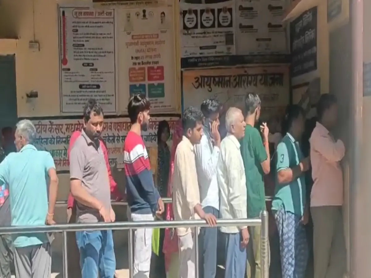 Deedwana: नावा अस्पताल में मरीजों की भारी भीड़, बढ़ रहा इन बीमारियों का खतरा
