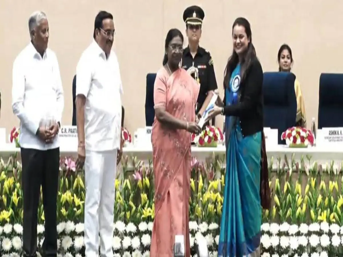 IAS टीना डाबी  को राष्ट्रपति मुर्मु ने किया सम्मानित, बाड़मेर को मिला 2 करोड़ रुपये का पुरस्कार