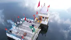 राजस्थान में यहां पानी के बीच में विराजमान हैं माता रानी! चारों ओर होती है सिंघाड़े, कमल  और मतीरे की खेती