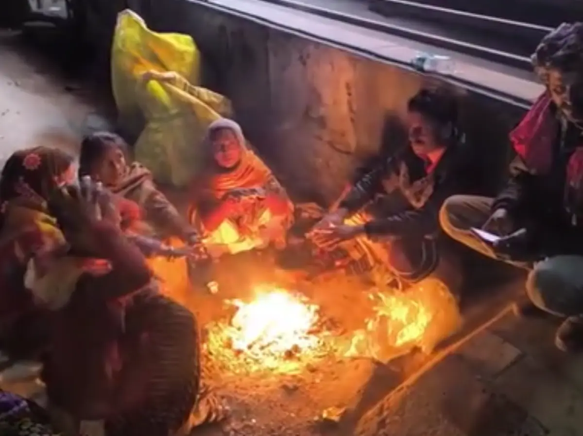 Mount Abu Weather: राजस्थान में सर्दी का सितम, माउंट आबू में 0° के नीचे पहुंचा पारा, -2 में कांप रहे लोग, मैदानों में छाने लगा कोहरा