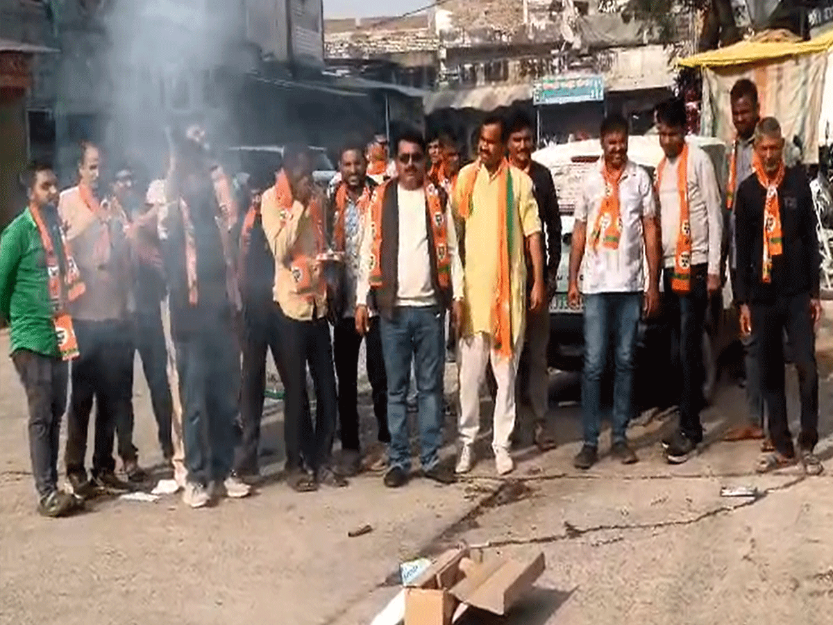 कोटा का चेचट बना पंचायत समिति मुख्यालय, BJP कार्यकर्ताओं ने आतिशबाजी कर मनाया जश्न