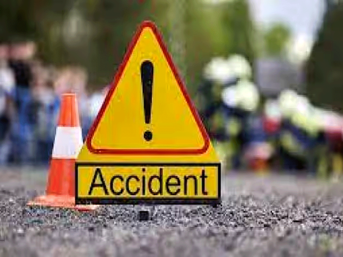 दिल्ली-मुंबई एक्सप्रेसवे पर भीषण टक्कर! बस ट्रक में घुसी, 2 की मौत, 31 घायल