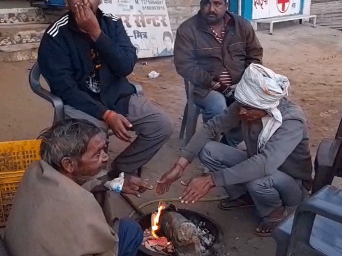 Sikar Weather Update: फतेहपुर में कड़ाके की ठंड ने तोड़ा रिकॉर्ड, सुबह-सुबह जम गई ओस की परत