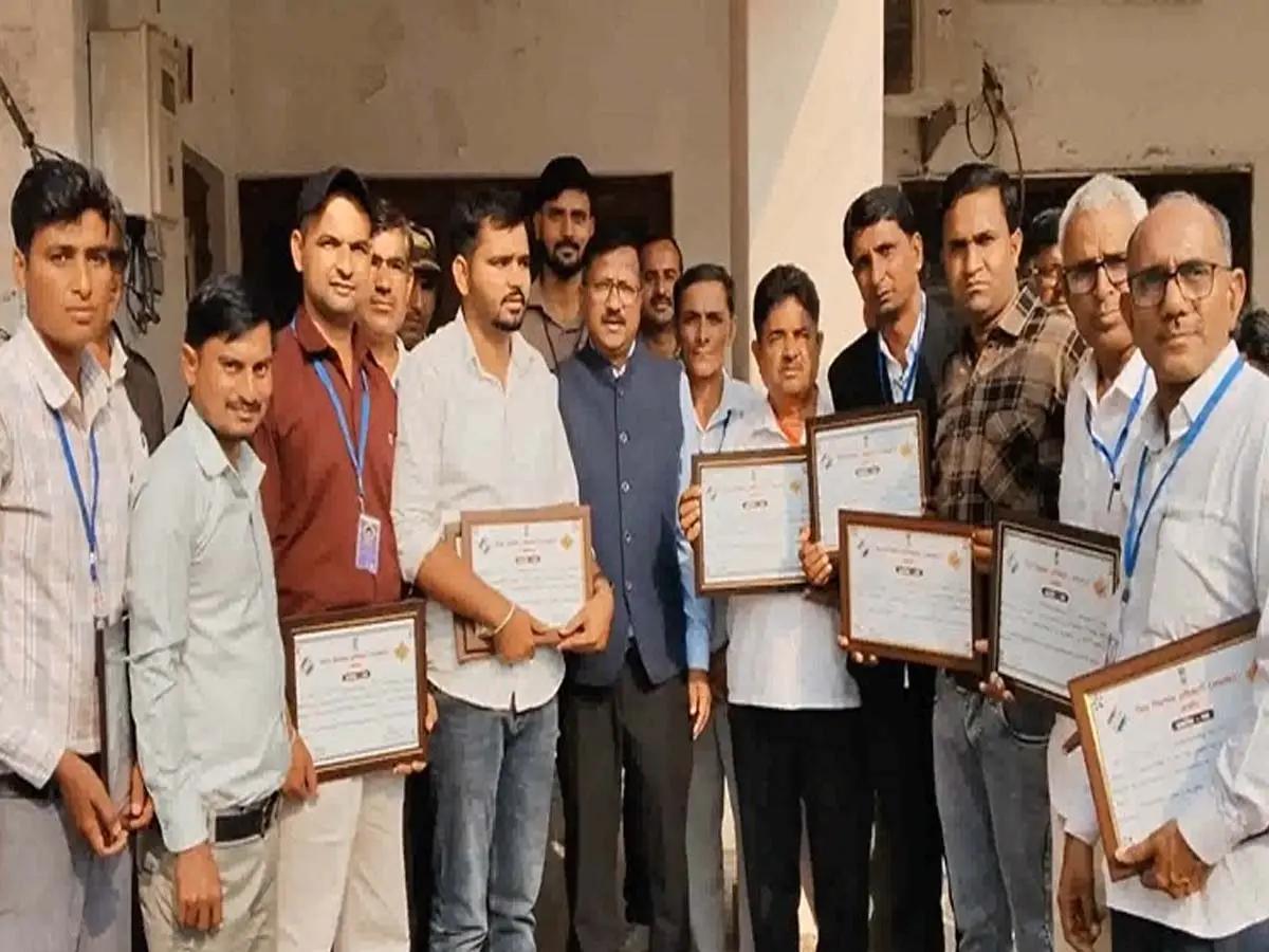 जालोर के 5 BLO को मिला मेहनत का इनाम, शानदार काम के लिए सम्मानित