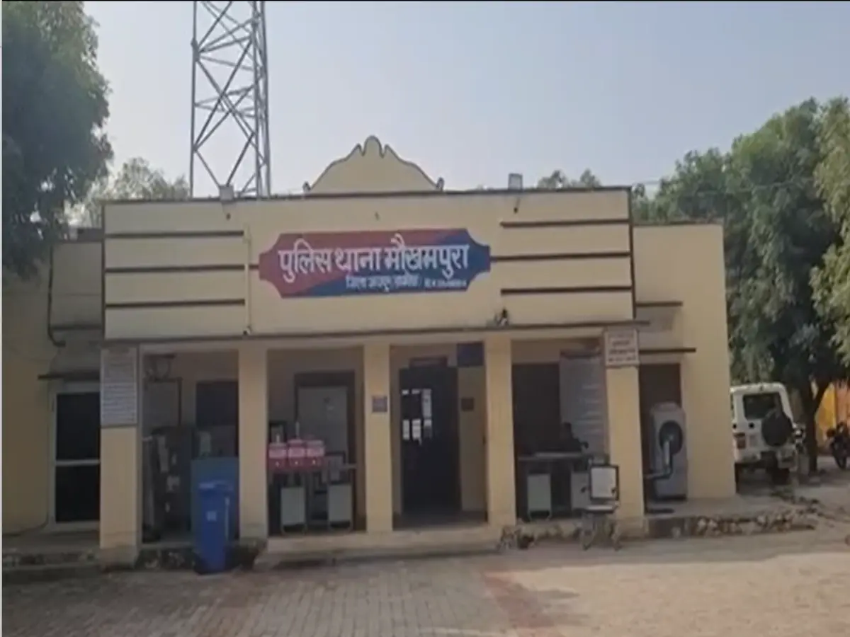 युवक और महिला के बीच प्रेम-प्रसंग परिजनों को गुजरा नागवार, जोड़े को किया आग के हवाले