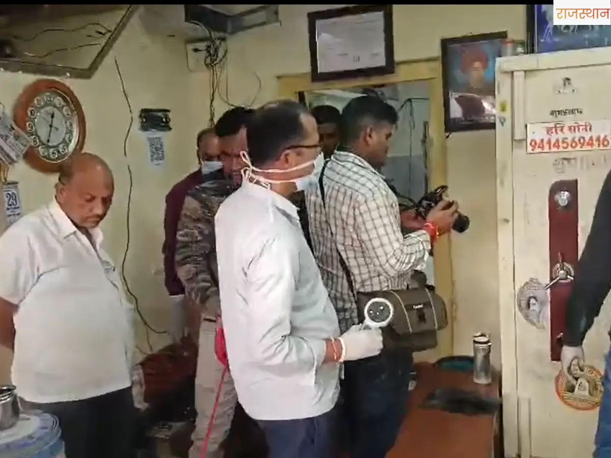 झालावाड़ के चौमहला में ज्वेलरी शॉप से 3 किलो चांदी चोरी, CCTV में कैद बदमाशों की करतूत