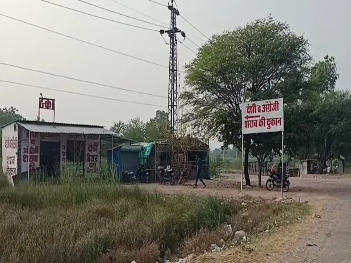 बारां में बीच हाईवे बिक रही शराब! हाईकोर्ट के आदेश के बाद भी नहीं दिख रही सख्ती