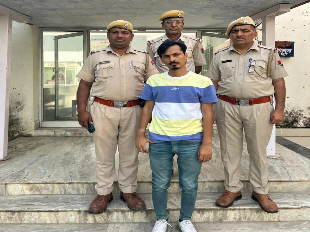 कपासन में ED का ताबड़तोड़ एक्शन! ऑनलाइन सट्टा सिंडिकेट का किंगपिन बालमुकुंद ईनाणी गिरफ्तार कपासन में ED का ताबड़तोड़ एक्शन! ऑनलाइन सट्टा सिंडिकेट का किंगपिन बालमुकुंद ईनाणी गिरफ्तार