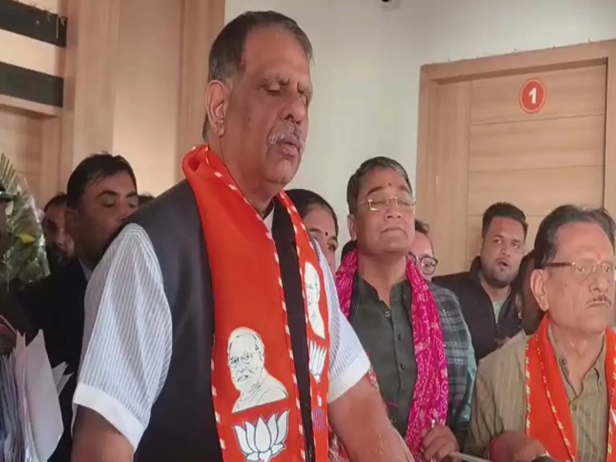 बीजेपी सुनवाई में 'असमंजस' ! सवाल- कार्यकर्ता या जन सुनवाई ? रोकने पर हुई बहस, बोले - कार्यकर्ता को टोकन दिया है क्या ? बीजेपी सुनवाई में 'असमंजस' ! सवाल- कार्यकर्ता या जन सुनवाई ? रोकने पर हुई बहस, बोले - कार्यकर्ता को टोकन दिया है क्या ?