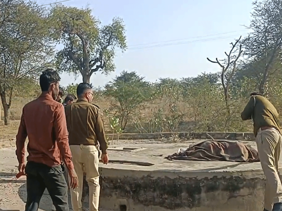 Churu News: पत्थरों से भरे प्लास्टिक कट्टे में बंद मिला महिला का 10 दिन पुराना शव, आ रही सड़ी बदबू Churu News: पत्थरों से भरे प्लास्टिक कट्टे में बंद मिला महिला का 10 दिन पुराना शव, आ रही सड़ी बदबू
