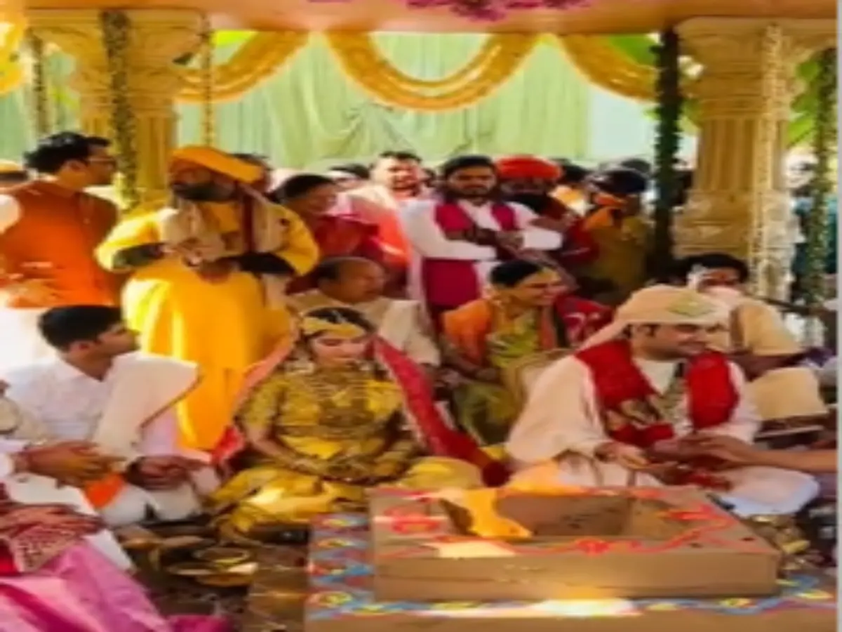 कथावाचक इंद्रेश उपाध्याय और शिप्रा शर्मा विवाह के बंधन में बंधे, देखें शादी की एक्सक्लूसिव तस्वीरें कथावाचक इंद्रेश उपाध्याय और शिप्रा शर्मा विवाह के बंधन में बंधे, देखें शादी की एक्सक्लूसिव तस्वीरें