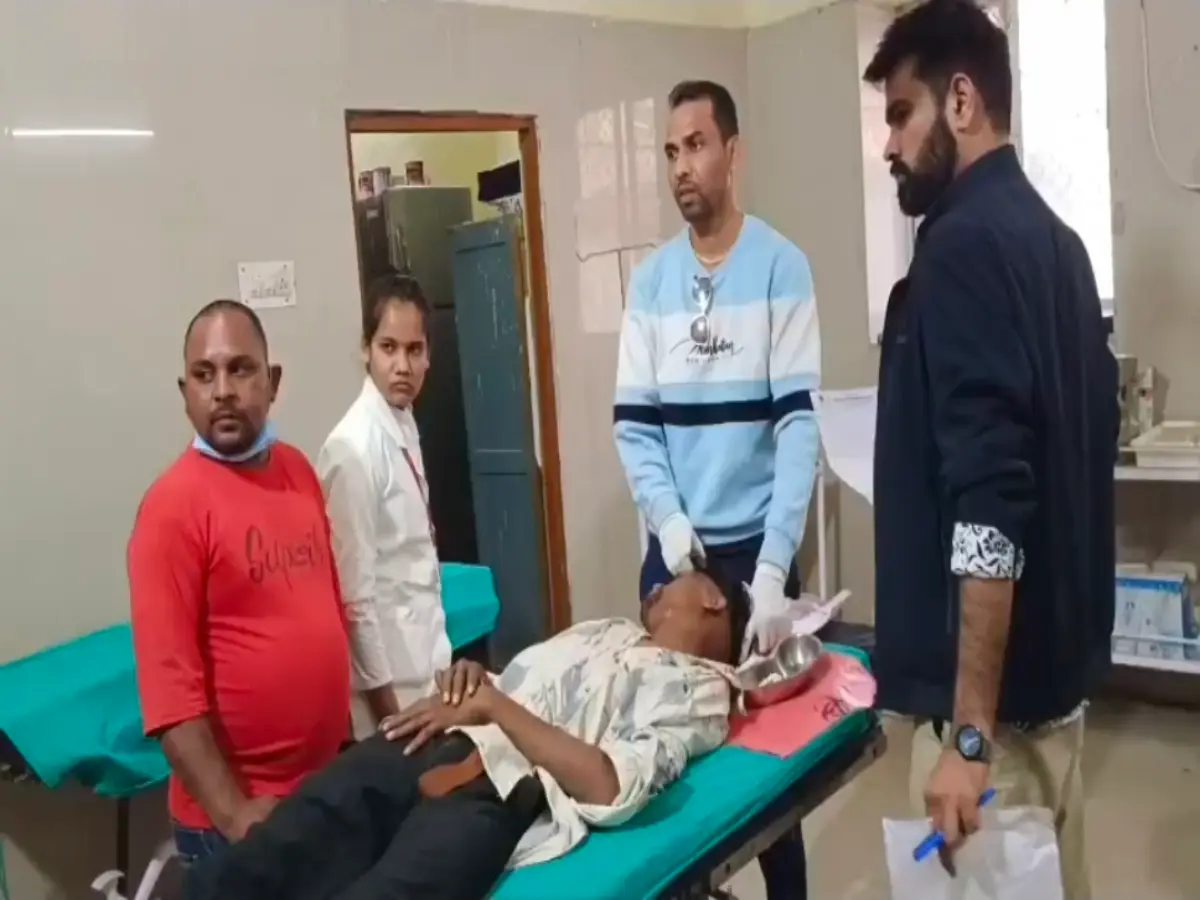 बांसवाड़ा में डीजे की टीम पर बारातियों ने किया हमला, मारपीट के बाद शादी में मचा हंगामा बांसवाड़ा में डीजे की टीम पर बारातियों ने किया हमला, मारपीट के बाद शादी में मचा हंगामा