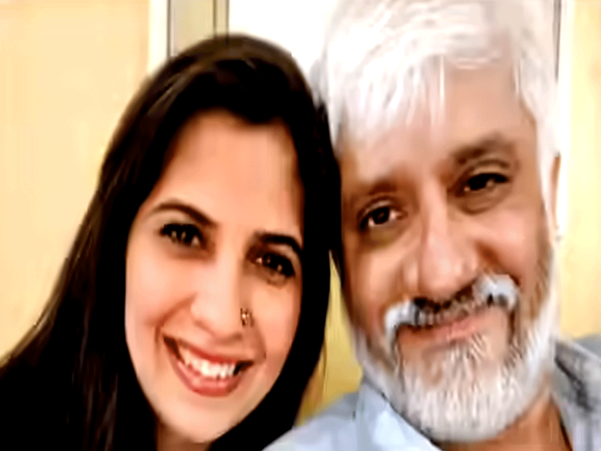 धोखाधड़ी केस में फिल्ममेकर विक्रम भट्ट और पत्नी श्वेतांबरी अरेस्ट, आज होगी कोर्ट में पेशी, जानें पूरा मामला धोखाधड़ी केस में फिल्ममेकर विक्रम भट्ट और पत्नी श्वेतांबरी अरेस्ट, आज होगी कोर्ट में पेशी, जानें पूरा मामला