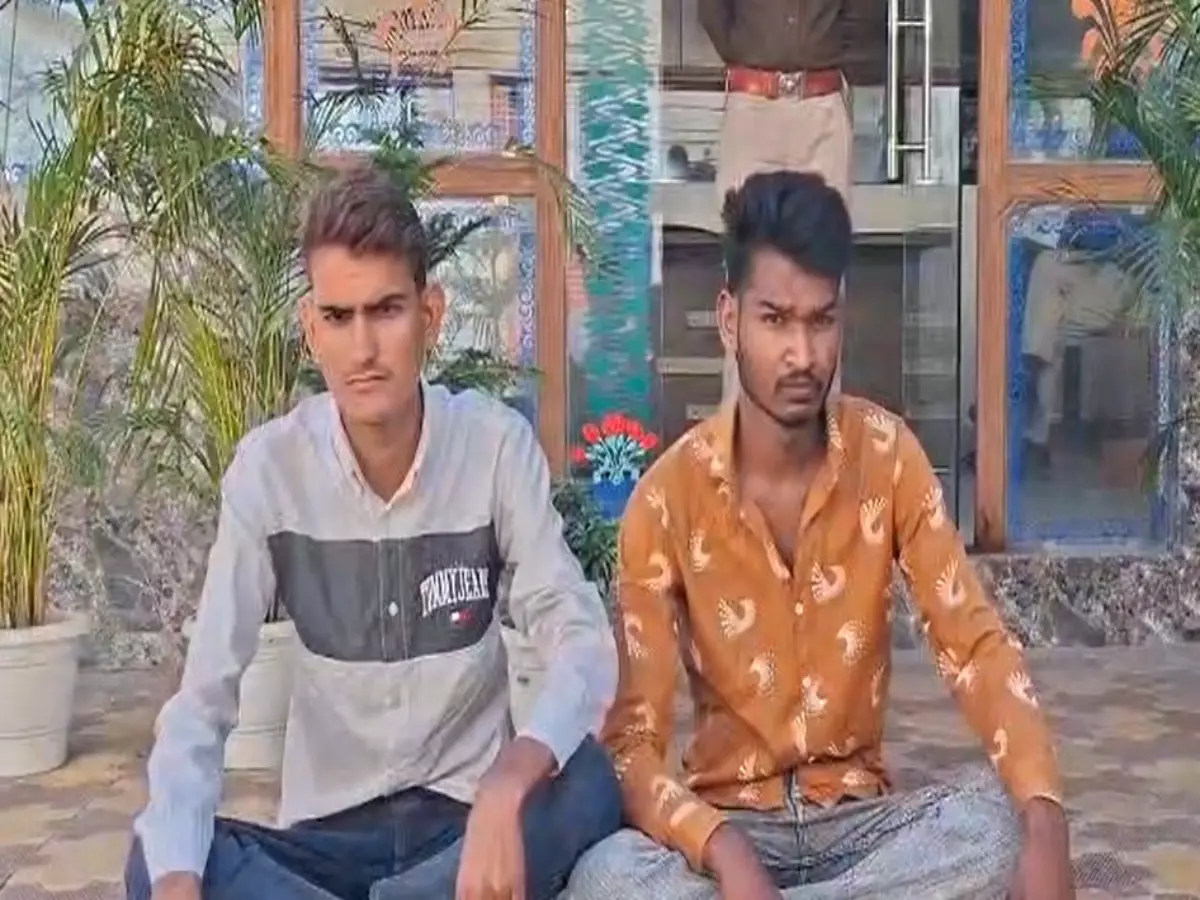Sikar News: 200 रुपये में बेची फर्जी सिम, नकली नोट गिरोह को की थी सप्लाई Sikar News: 200 रुपये में बेची फर्जी सिम, नकली नोट गिरोह को की थी सप्लाई