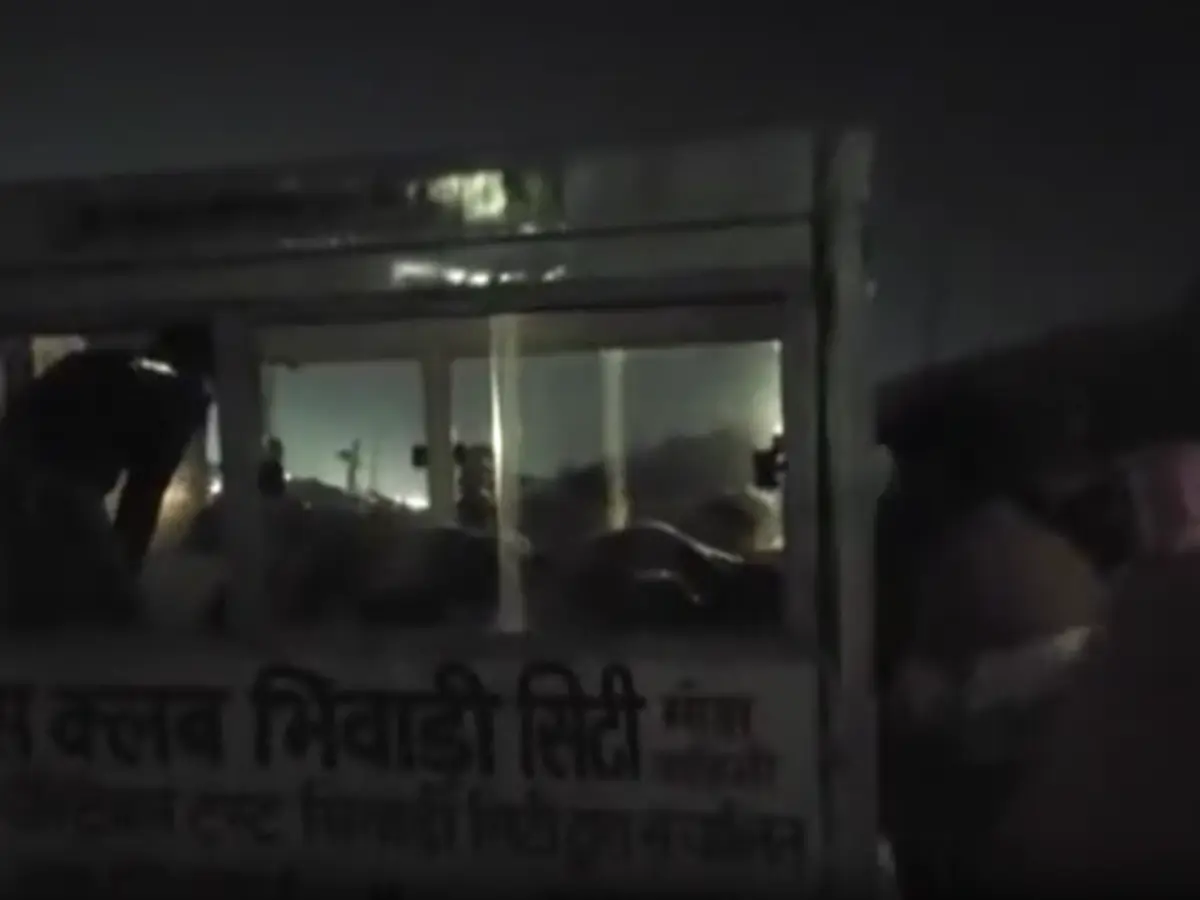 रेलवे ट्रैक के पास मिला विवाहिता का अर्धनग्न शव, परिजनों ने लगाया आरोप