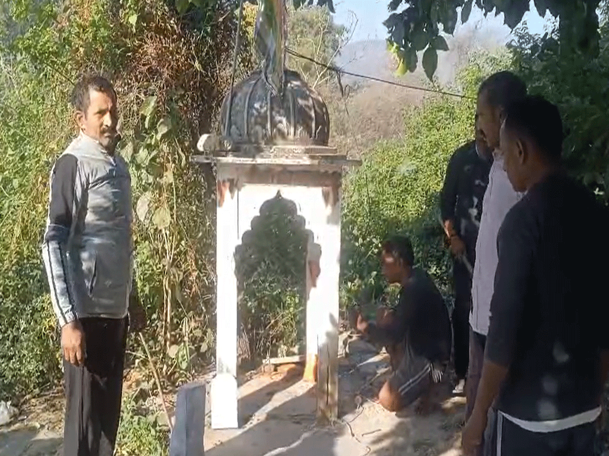 आमेर-दिल्ली रोड पर मंदिर में तोड़फोड़! भेरुजी-भोमियाजी की प्रतिमाएं खंडित, इलाके में तनाव