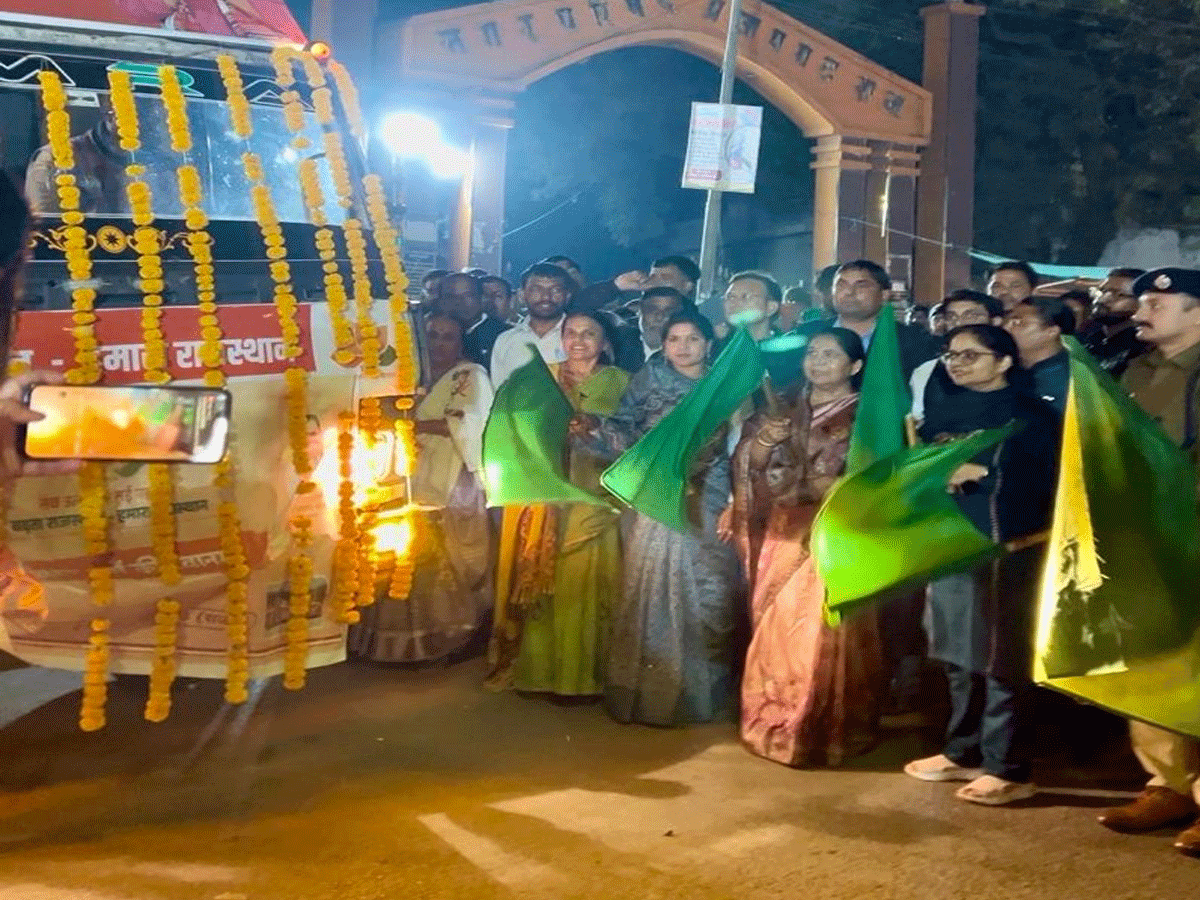 2 साल पूरे होने पर घर-घर पहुंचेंगी राजस्थान सरकार की उपलब्धियां! प्रतापगढ़ से रवाना हुए विकास रथ