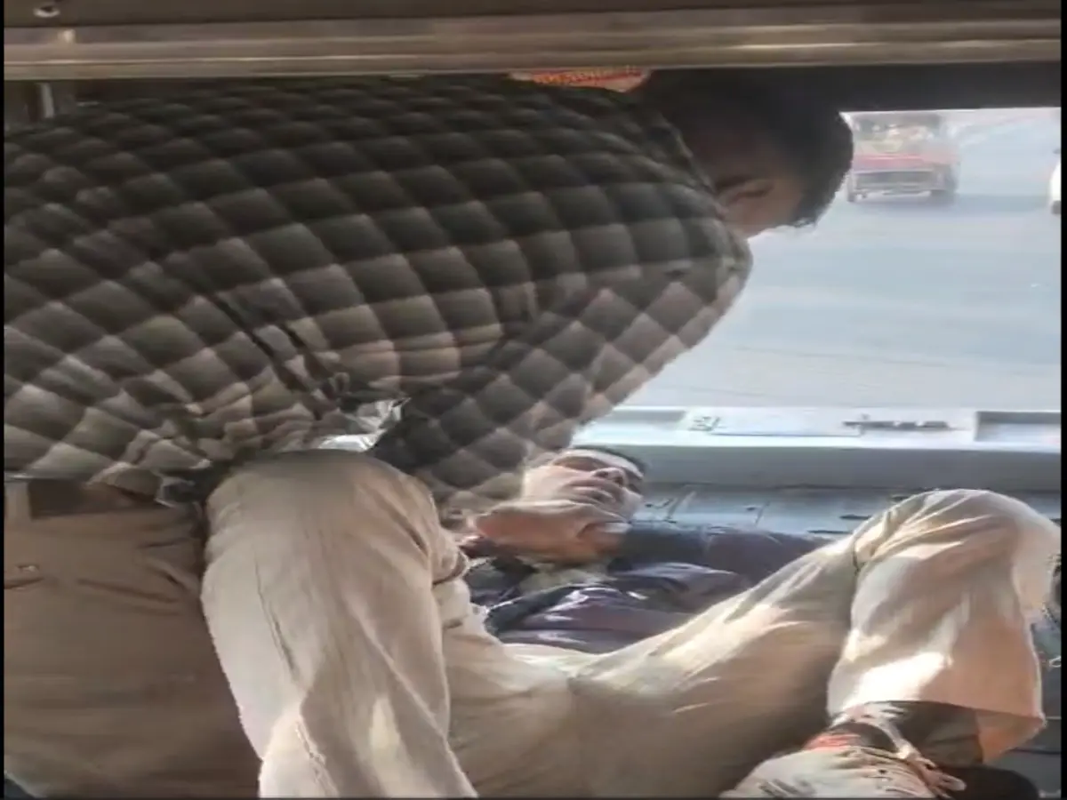 भरतपुर में कंडक्टर ने चलती बस में यात्री को पीटा Video, खुले पैसे को लेकर हुआ था विवाद, सहयात्रियों ने बनाया वीडियो