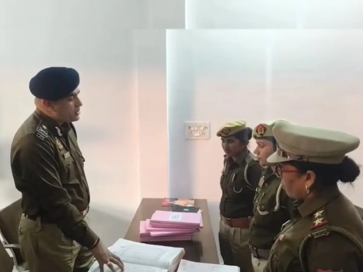 IPS Akash Kulhari: राजस्थान के इस IPS अधिकारी ने यूपी में लापरवाह पुलिस Officers की लगा रखी है वाट, तीन को तो तुरंत किया है सस्पेंड IPS Akash Kulhari: राजस्थान के इस IPS अधिकारी ने यूपी में लापरवाह पुलिस Officers की लगा रखी है वाट, तीन को तो तुरंत किया है सस्पेंड