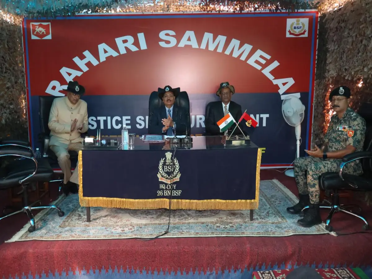 भारत के मुख्य न्यायाधीश सूर्यकान्त ने किया भारत–पाक अंतर्राष्ट्रीय सीमा का दौरा, तनोट माता के किए दर्शन भारत के मुख्य न्यायाधीश सूर्यकान्त ने किया भारत–पाक अंतर्राष्ट्रीय सीमा का दौरा, तनोट माता के किए दर्शन