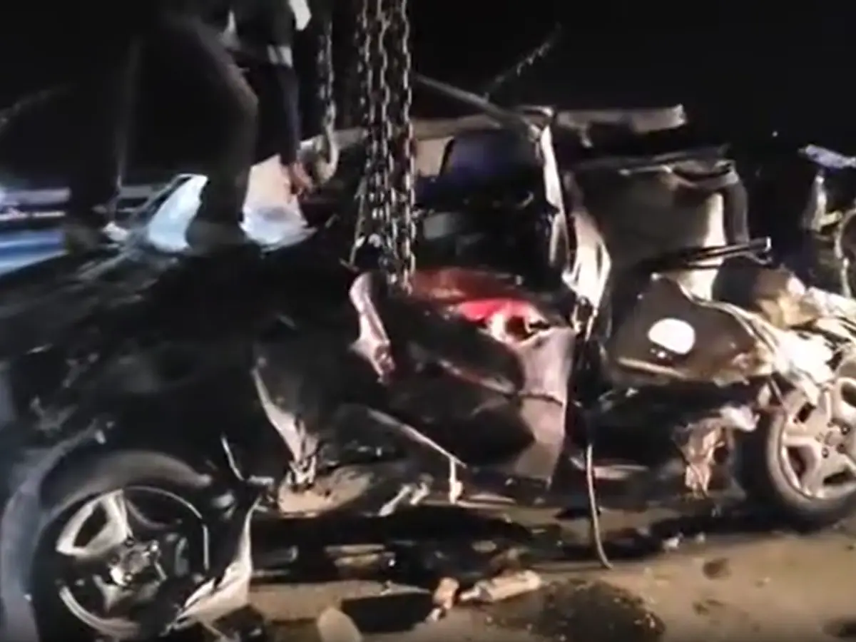 मुंबई एक्सप्रेस-वे पर भीषण सड़क हादसा, दो लोगों की मौके पर मौत