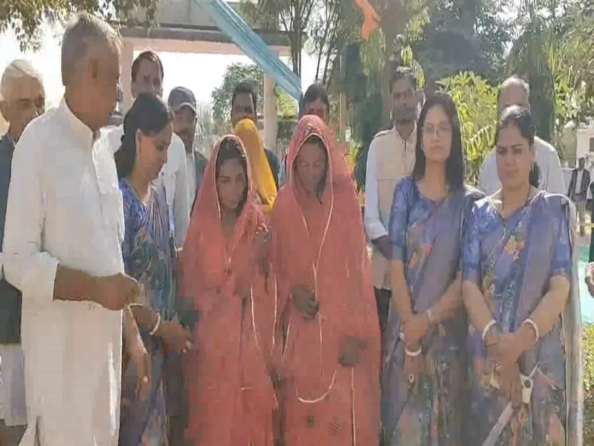 Rajasthan Unique Marriage: राजस्थान के इस स्कूल में धूमधाम हुई दो बहनों की शादी, क्लासरूम में हल्दी-मेहंदी की रस्में