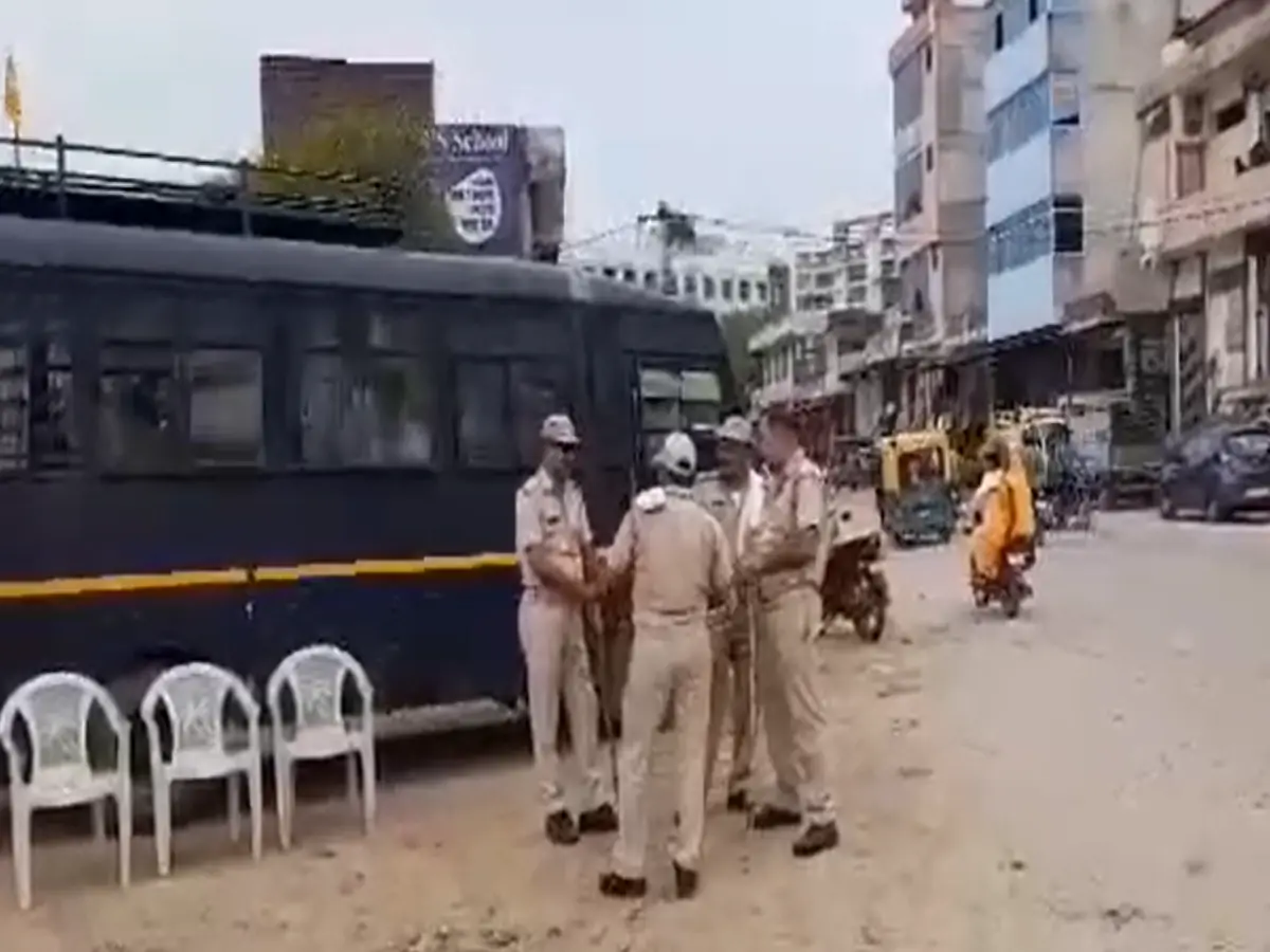 Rajasthan: सब इंस्पेक्टर भर्ती परीक्षा में SOG टीम ने 3 ट्रेनी को किया गिरफ्तार, पूछताछ जारी Rajasthan: सब इंस्पेक्टर भर्ती परीक्षा में SOG टीम ने 3 ट्रेनी को किया गिरफ्तार, पूछताछ जारी