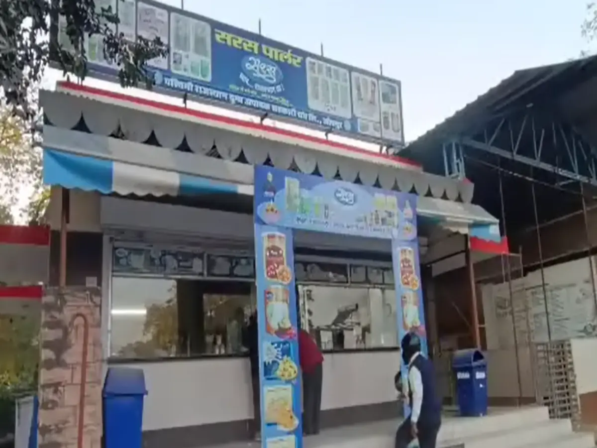 राजस्थान में सरस डेयरी स्टोर पर घी की आई कमी, सप्लाई नहीं हो पा रही पूरी