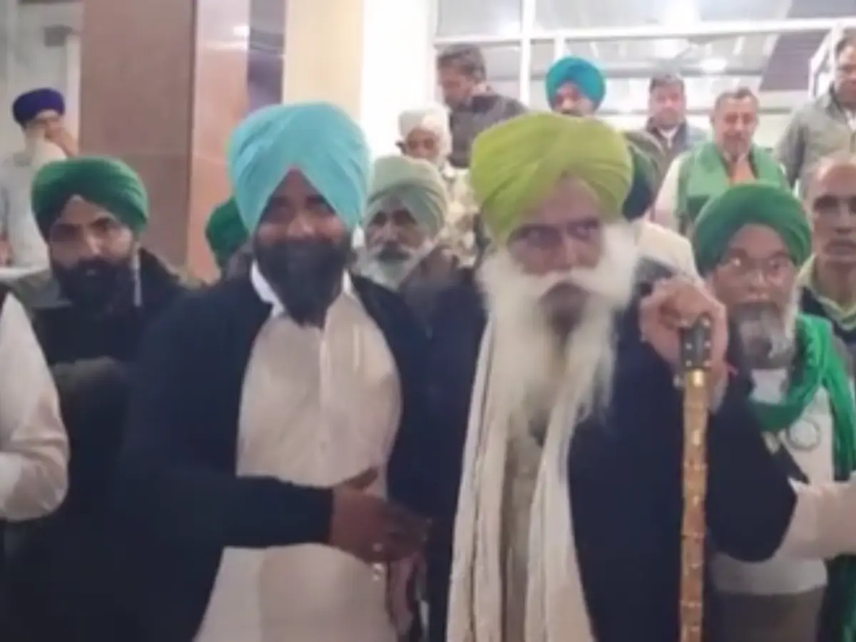 HanumanGarh Mahapanchayat News: किसान आंदोलन ट्विस्ट, महापंचायत की जगह बदली, ट्रैक्टर पर कलेक्टर सख्त!