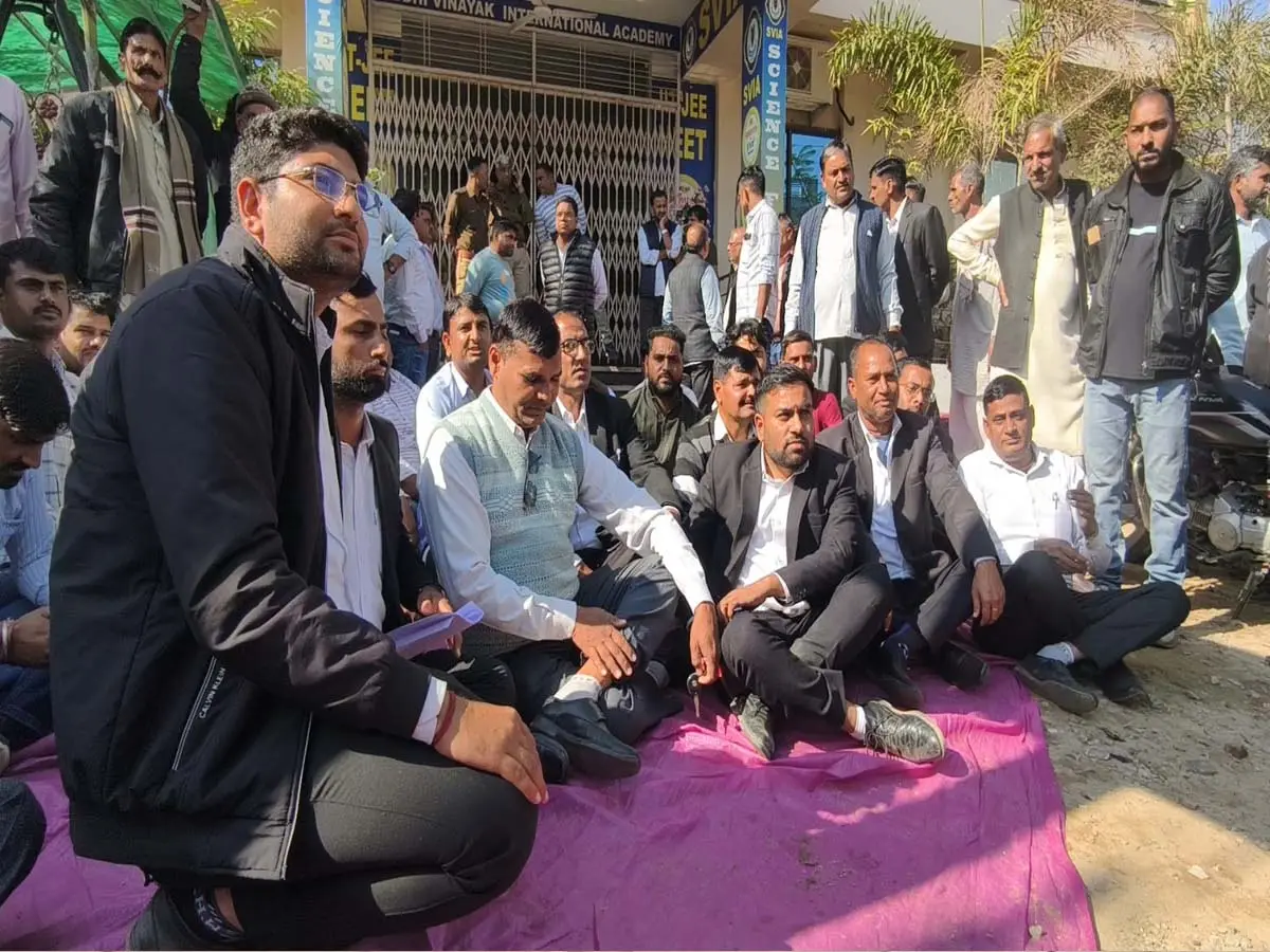 स्कूल में वकीलों का हंगामा मामला, वकील की पत्नी ने कहा- स्कूल संचालक पर आरोप निराधार, पति ही करता है शोषण