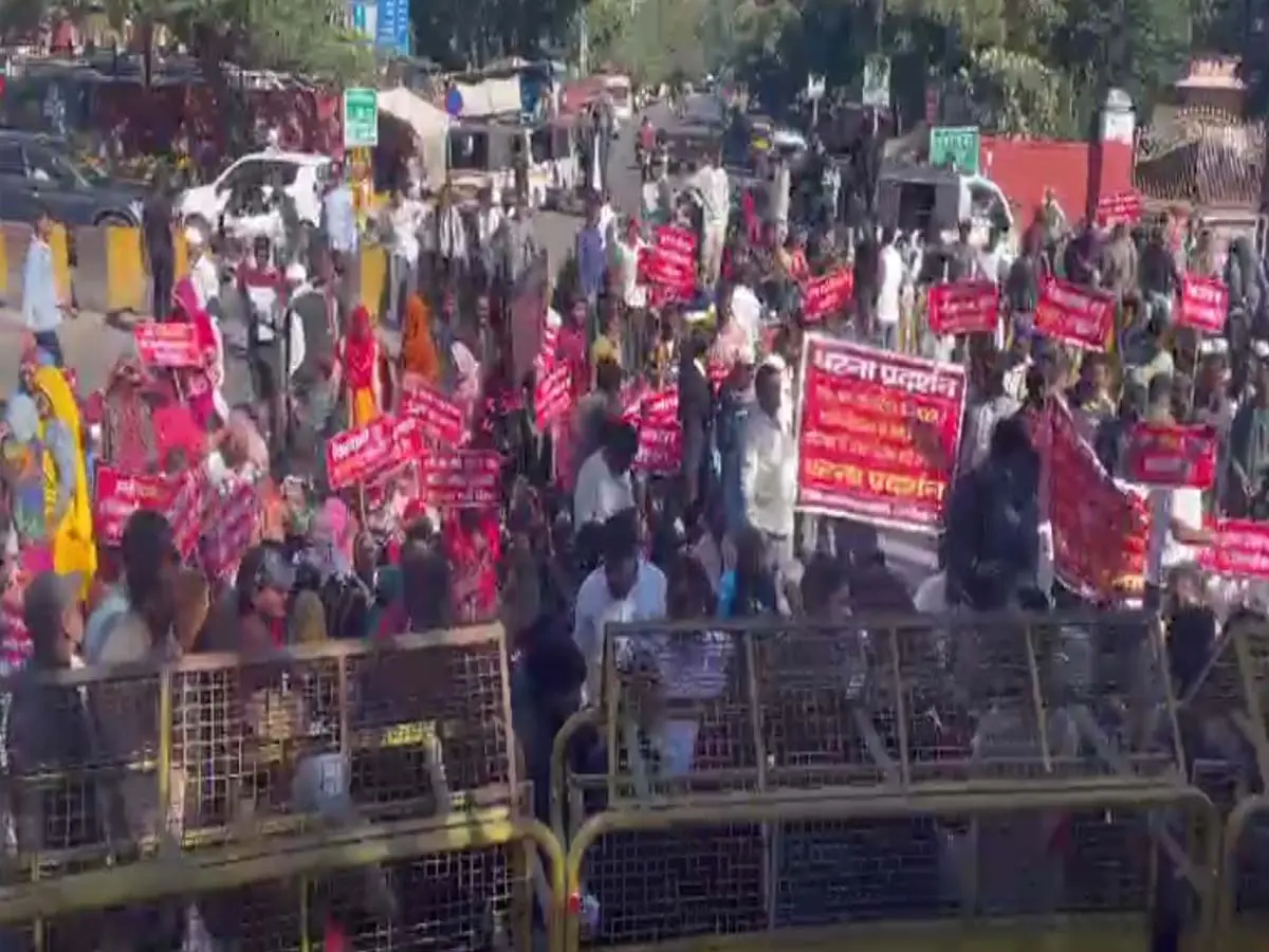 अजमेर कलेक्ट्रेट पर प्रदर्शन, ADA के भूमि अवाप्ति का विरोध