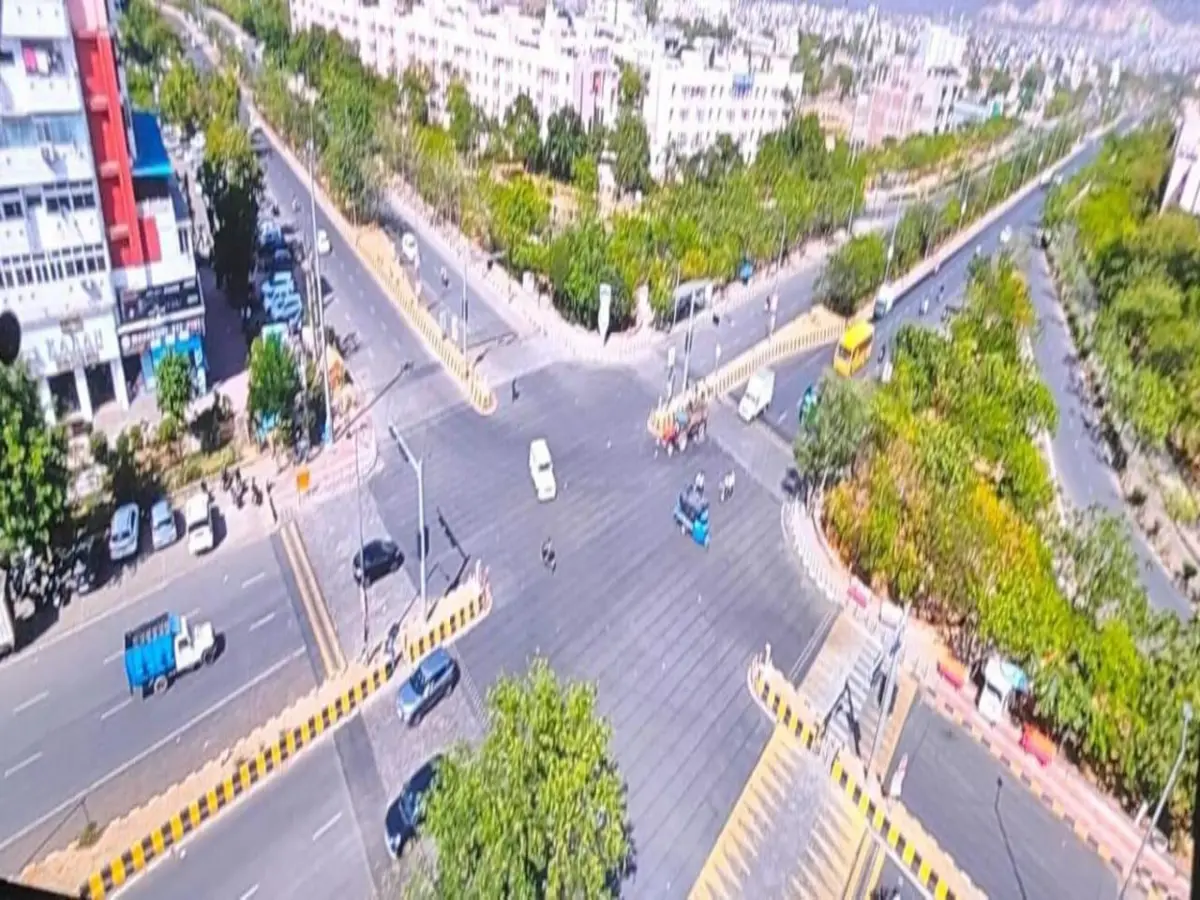 जयपुर में बनाया गया पहला ऐसा 'स्मार्ट चौराहा', जिससे गायब होगा ट्रैफिक! जयपुर में बनाया गया पहला ऐसा 'स्मार्ट चौराहा', जिससे गायब होगा ट्रैफिक!