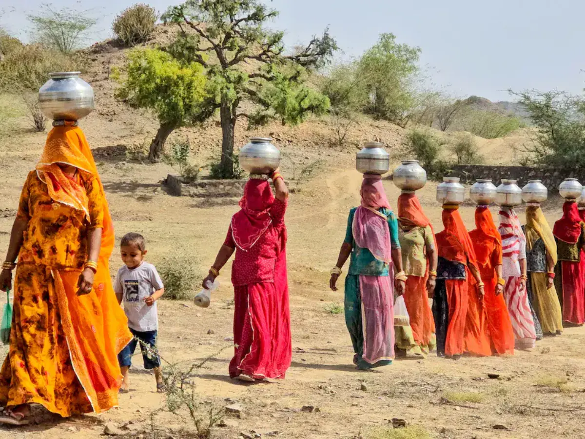 Barmer Weather Today: दिसंबर में भी बाड़मेर में गर्मी कर रही तंग, ठिठुरन से नहीं गर्माहट से परेशान है लोग