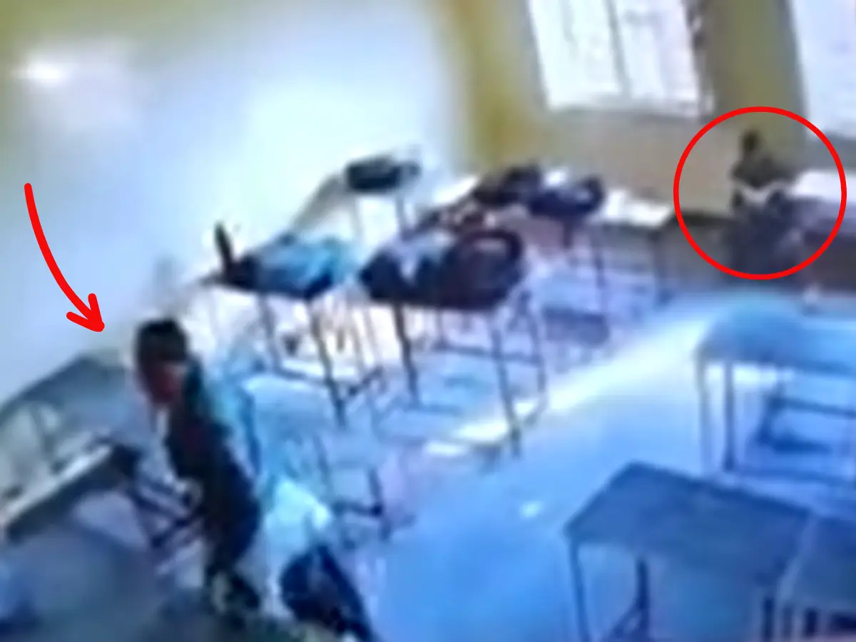 बारां में पत्नी को स्कूल छोड़ने गए युवक से बदमाशों ने की मारपीट, CCTV में कैद हुई घटना बारां में पत्नी को स्कूल छोड़ने गए युवक से बदमाशों ने की मारपीट, CCTV में कैद हुई घटना