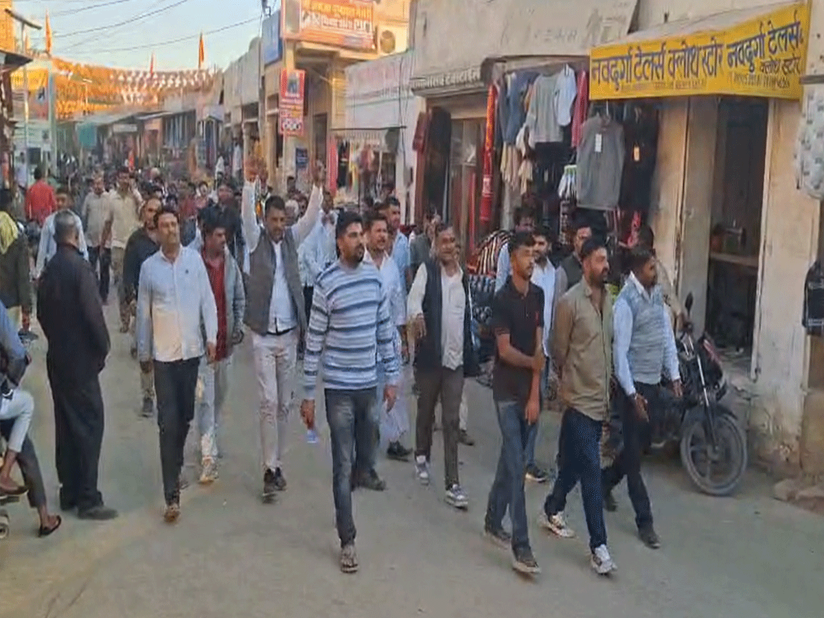 रामगढ़ में खनन के चलते सांस लेना होगा मुश्किल! 150 घरों पर खतरा, ग्रामीण कर रहे विरोध रामगढ़ में खनन के चलते सांस लेना होगा मुश्किल! 150 घरों पर खतरा, ग्रामीण कर रहे विरोध