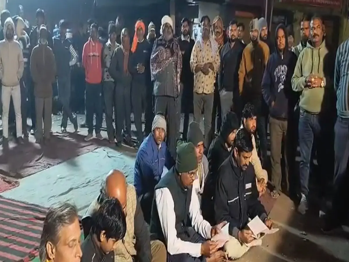 राजगढ़ में केन्द्रीय विद्यालय स्थानांतरण को लेकर आंदोलन 7वें दिन भी जारी राजगढ़ में केन्द्रीय विद्यालय स्थानांतरण को लेकर आंदोलन 7वें दिन भी जारी