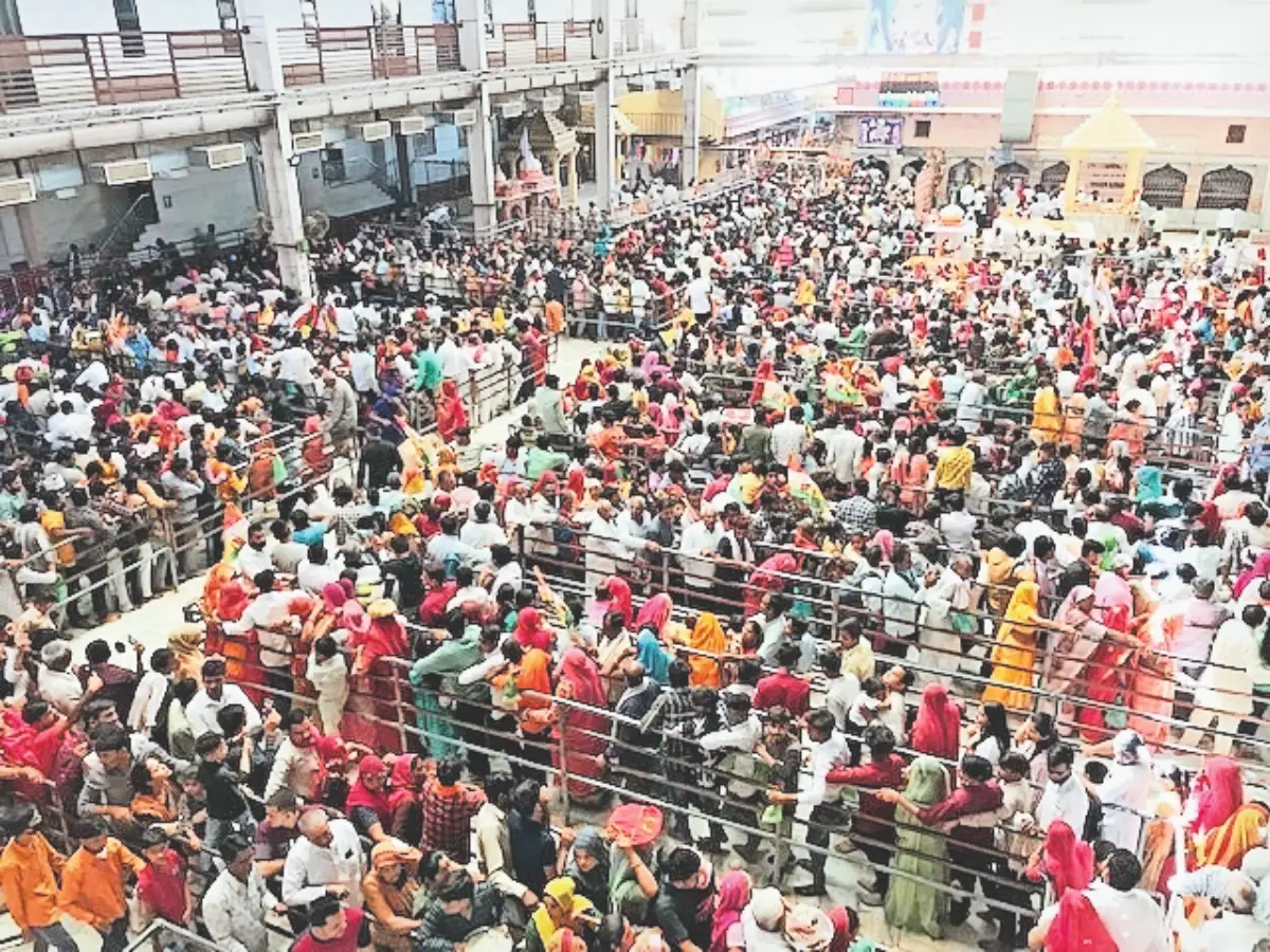 Jaisalmer: नए साल के स्वागत के लिए रामदेवरा में लगी भक्तों की भारी भीड़, सभी होटल हुए हाउसफुल