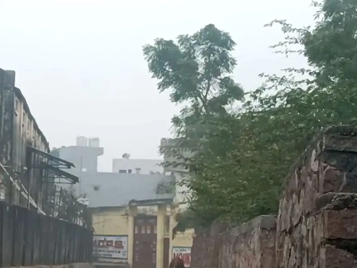 Kota Weather Update: नए साल पर रिमझिम बारिश से भीग रहा कोटा, कड़कड़ाती ठंड ने किया बेहाल, जानें आगामी दिनों का हाल