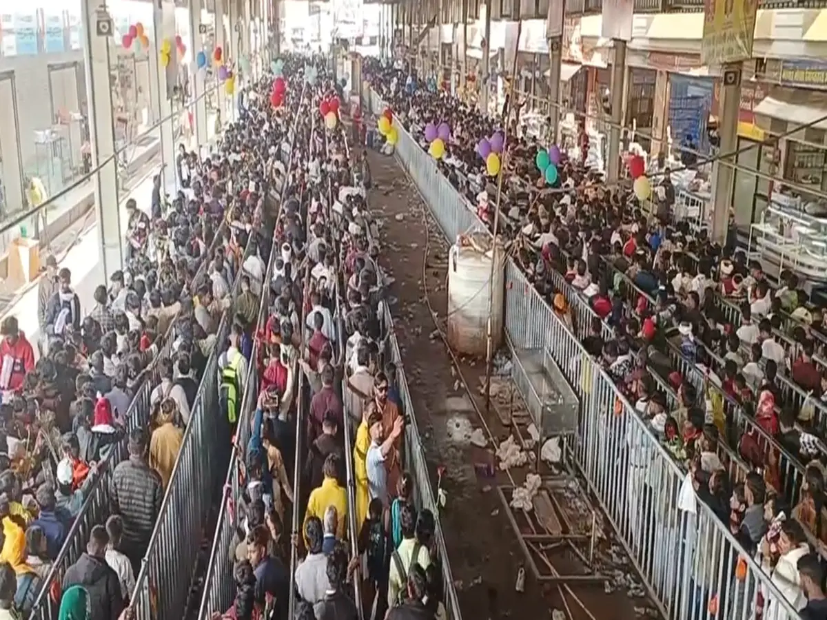 Khatu Shyam Ji|खाटू में टूटा भक्तों की भारी भीड़ का रिकॉर्ड! 10 KM का पैदल  सफर तय करके हो रहे बाबा के दर्शन