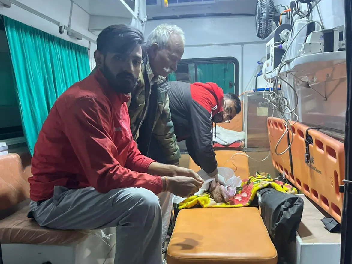 ठिठुरती रात और झाड़ियों का बिछौना, क्यों कलेजे के टुकड़े को कांटों में फेंक गई मां? ठिठुरती रात और झाड़ियों का बिछौना, क्यों कलेजे के टुकड़े को कांटों में फेंक गई मां?