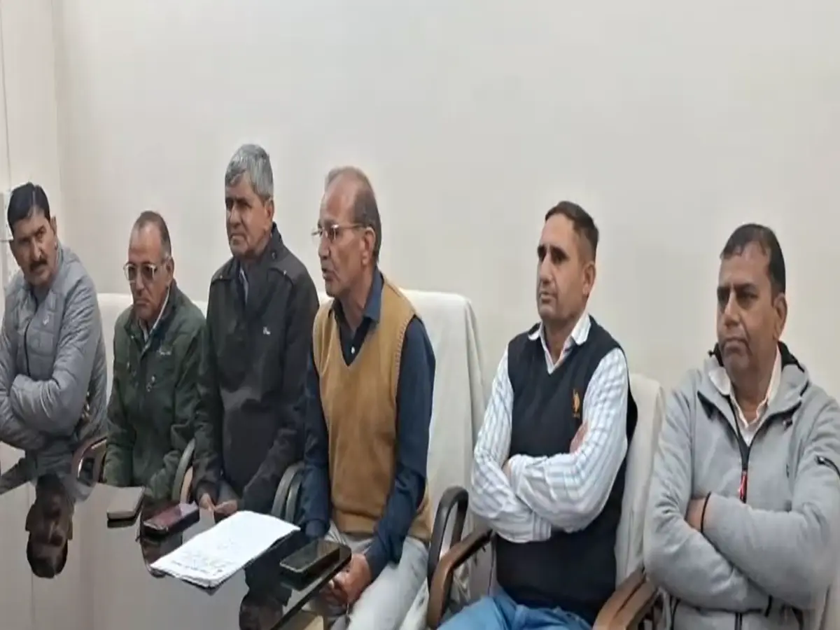 Sikar News: शिक्षकों की लंबित मांगों को लेकर 12 जनवरी को जयपुर में चेतावनी महा रैली, जानें मामला Sikar News: शिक्षकों की लंबित मांगों को लेकर 12 जनवरी को जयपुर में चेतावनी महा रैली, जानें मामला