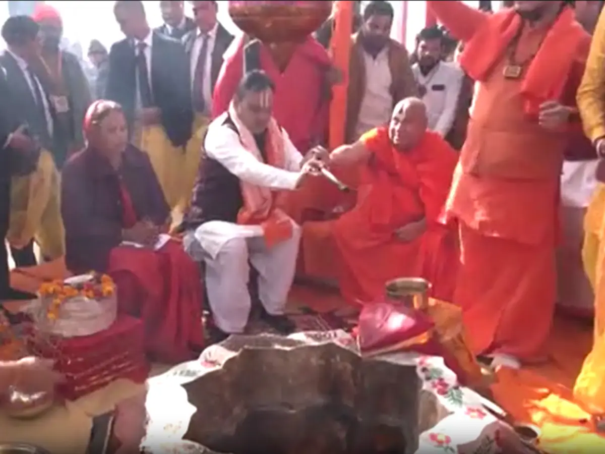1008 कुंडीय महायज्ञ में CM भजनलाल ने दी आहुति, जगतगुरु रामभद्राचार्य के सानिध्य में शुभारंभ