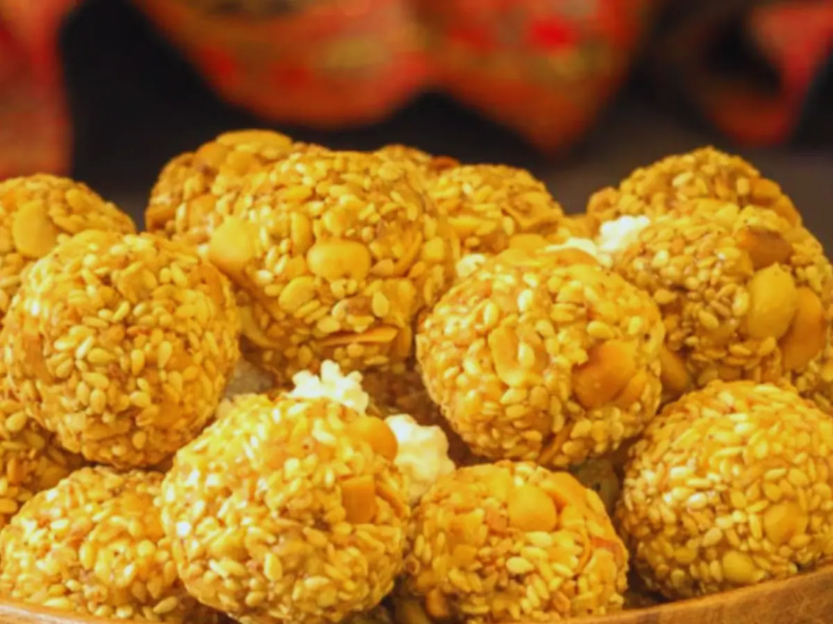 Rajasthani Til Gud ke Laddu