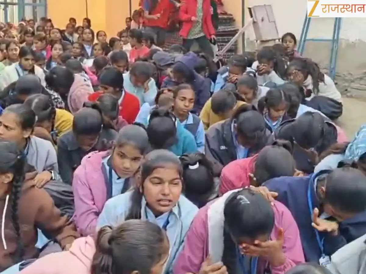 भीलवाड़ा में शिक्षक के तबादले पर बवाल, 8 डिग्री ठंड में रातभर धरने पर बैठे छात्र