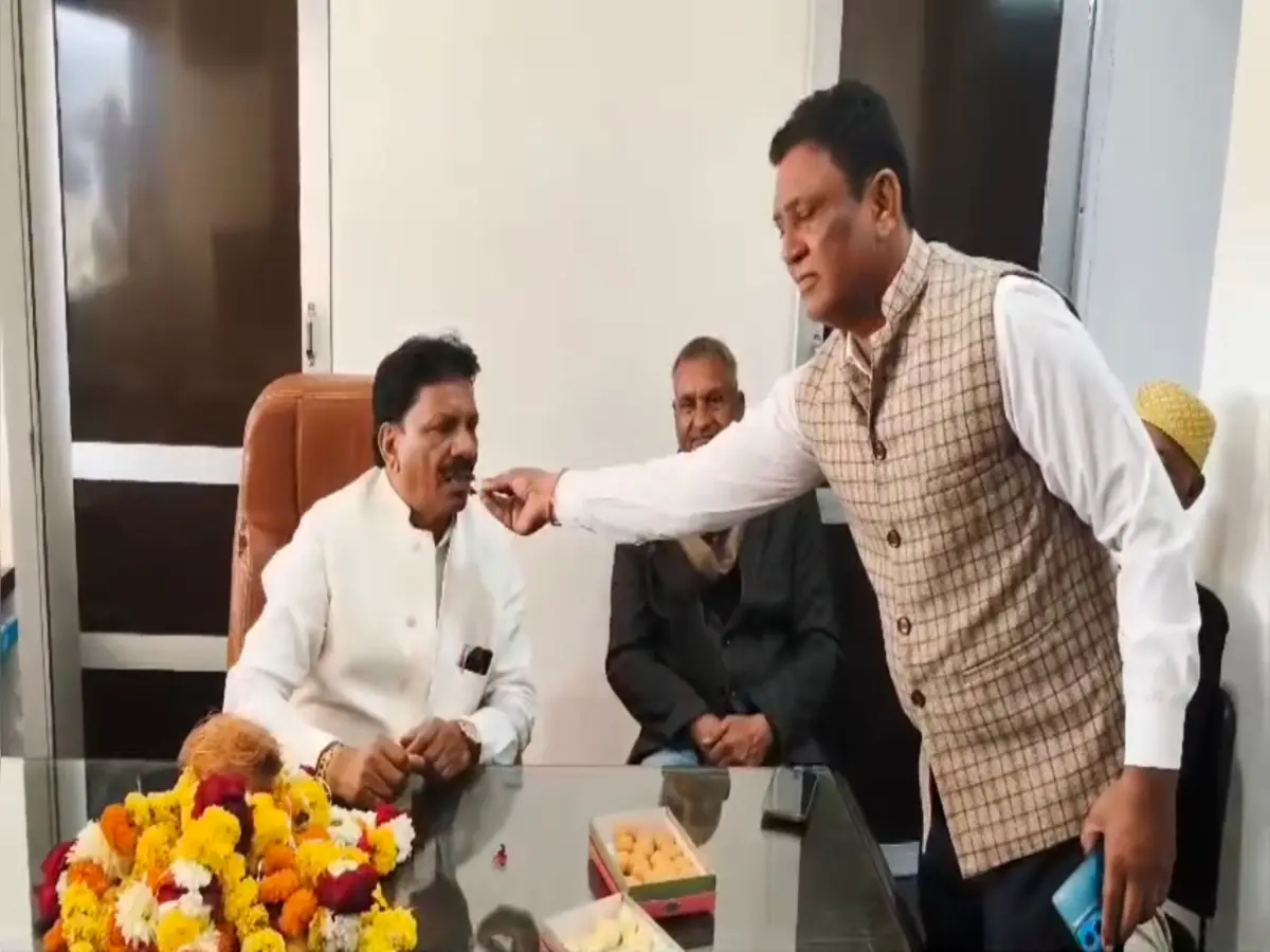 निलंबन के बाद कांग्रेस के नरेंद्र खोड़निया ने दुबारा संभाली सागवाड़ा नगरपालिका अध्यक्ष की कुर्सी