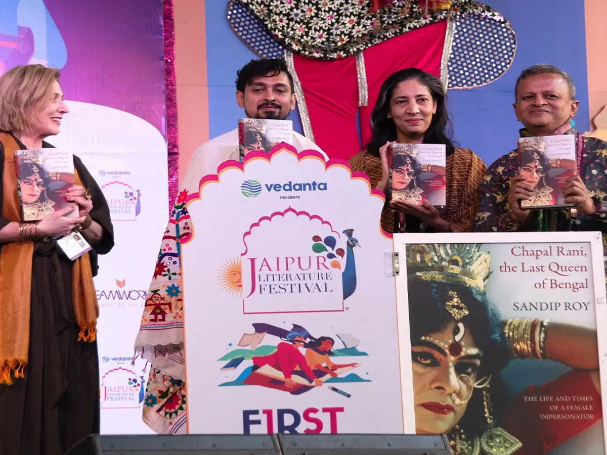 JLF 2026 Day 2 Photos: जयपुर लिटरेचर फेस्टिवल 2026 का दूसरा दिन, साहित्य और विचारों से सजा मंच, छाए अहम मुद्दे